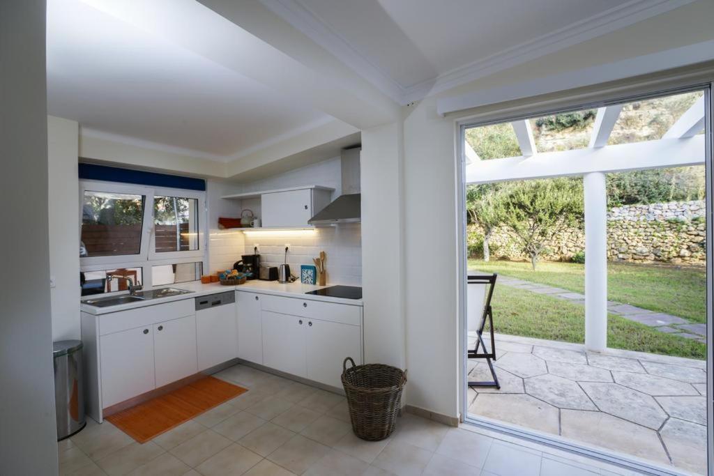 Beach Front House Kalamaki Bungalow Kato Galatas Exterior foto